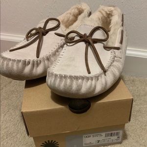 UGG Dakota slipper